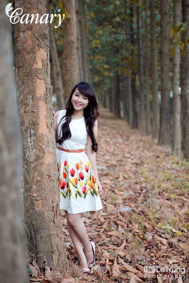 "Con nai vàng ngơ ngác, đạp trên lá vàng khô" - câu thơ như "vận" vào tấm hình thấm đượm hương sắc thiên nhiên của hot girl Biên Hòa.
